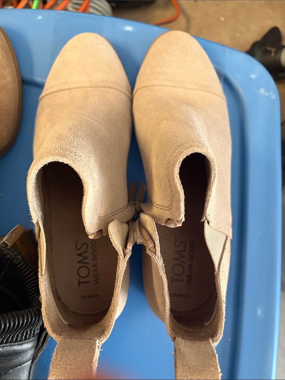 Toms Women's Tan Suede Slip-On Clogs